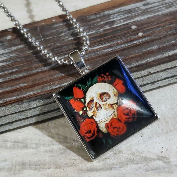 Hand Crafted Edgy Goth Skull Red Roses on Black Glass Cabochon Pendant  Necklace - Picture 1 of 4
